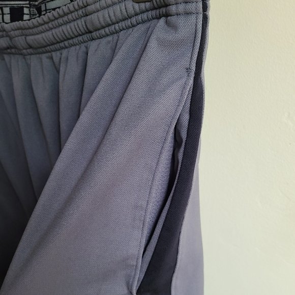 DONATED NWOT Under Armor Athletic Shorts - Picture 5 of 6